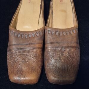 Vintage Le Cheval Embossed Leather Babouche Mules Size 9